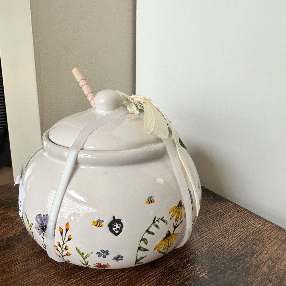 Rae Dunn HONEY 🍯 jar - Picture 2 of 4